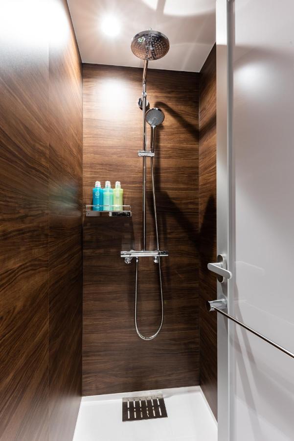 Twin Room Shower,1009361170:JPEG