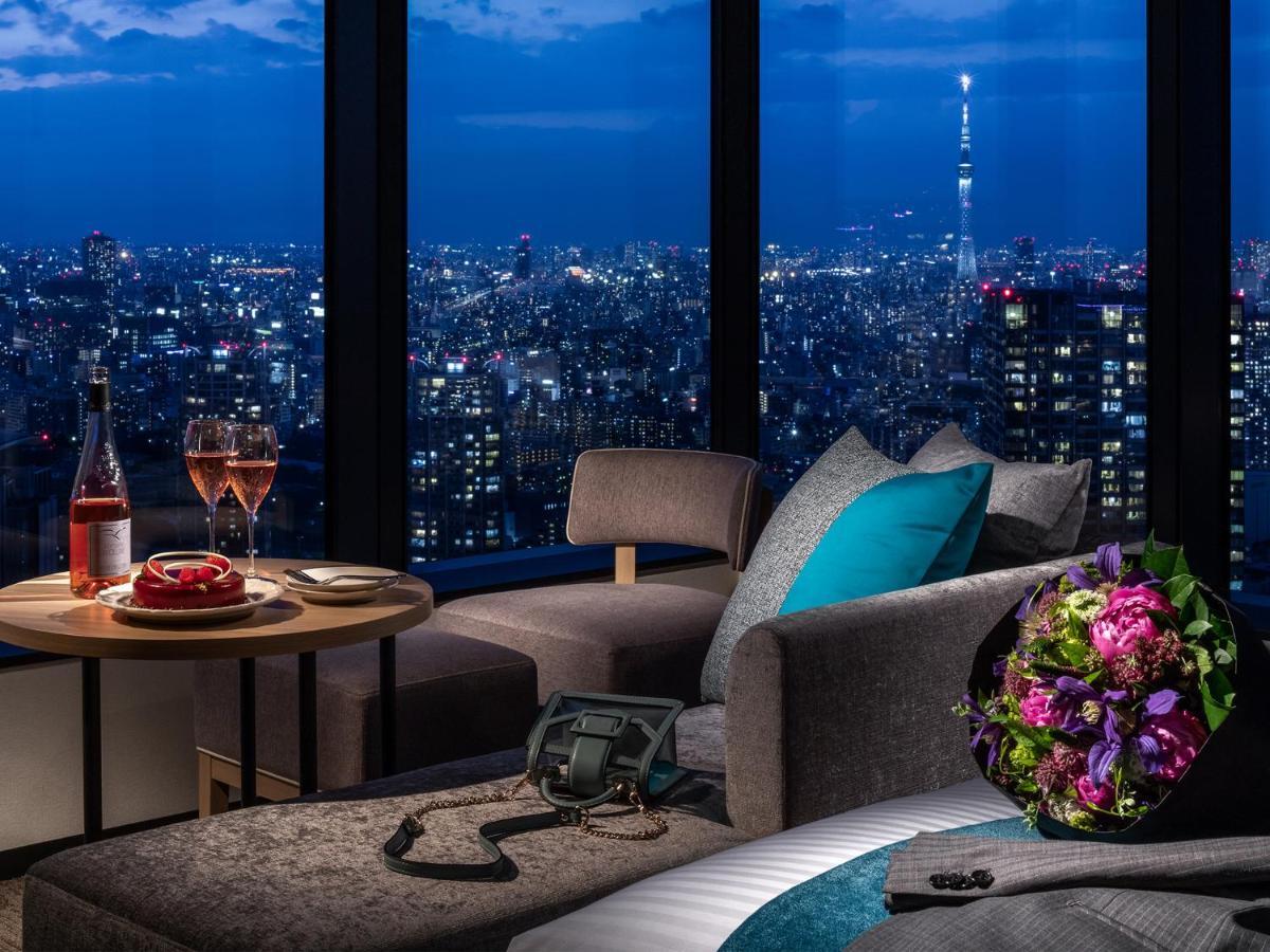 Deluxe Corner King Room with View Bath