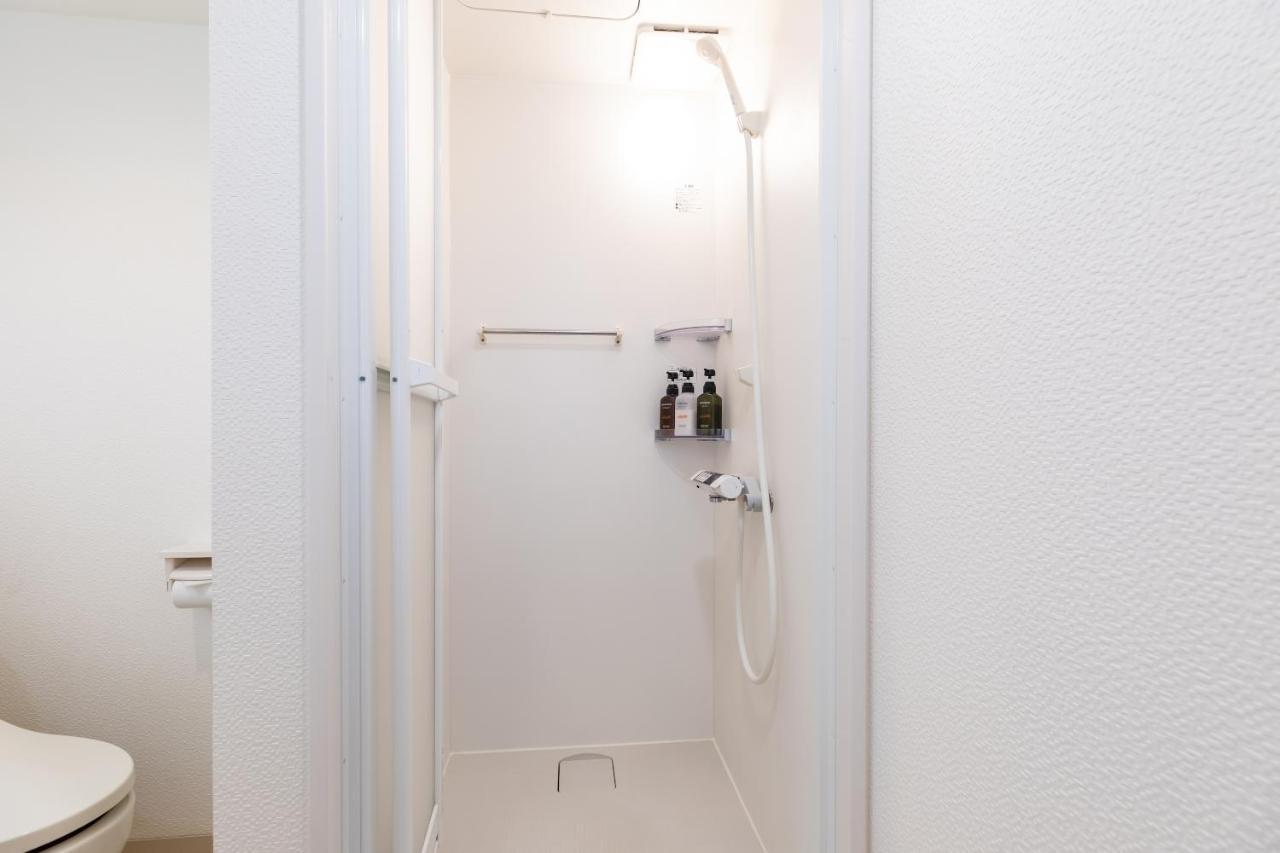 Double or Twin Room Shower,1089151351:JPEG