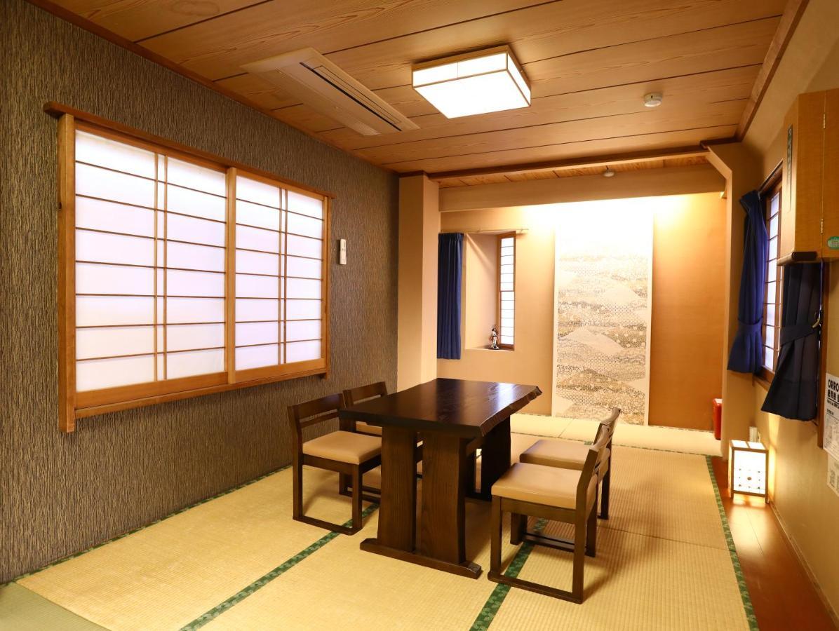 Japanese-Style Deluxe Room Futon count varies by the number of guests at,1213665928:JPEG