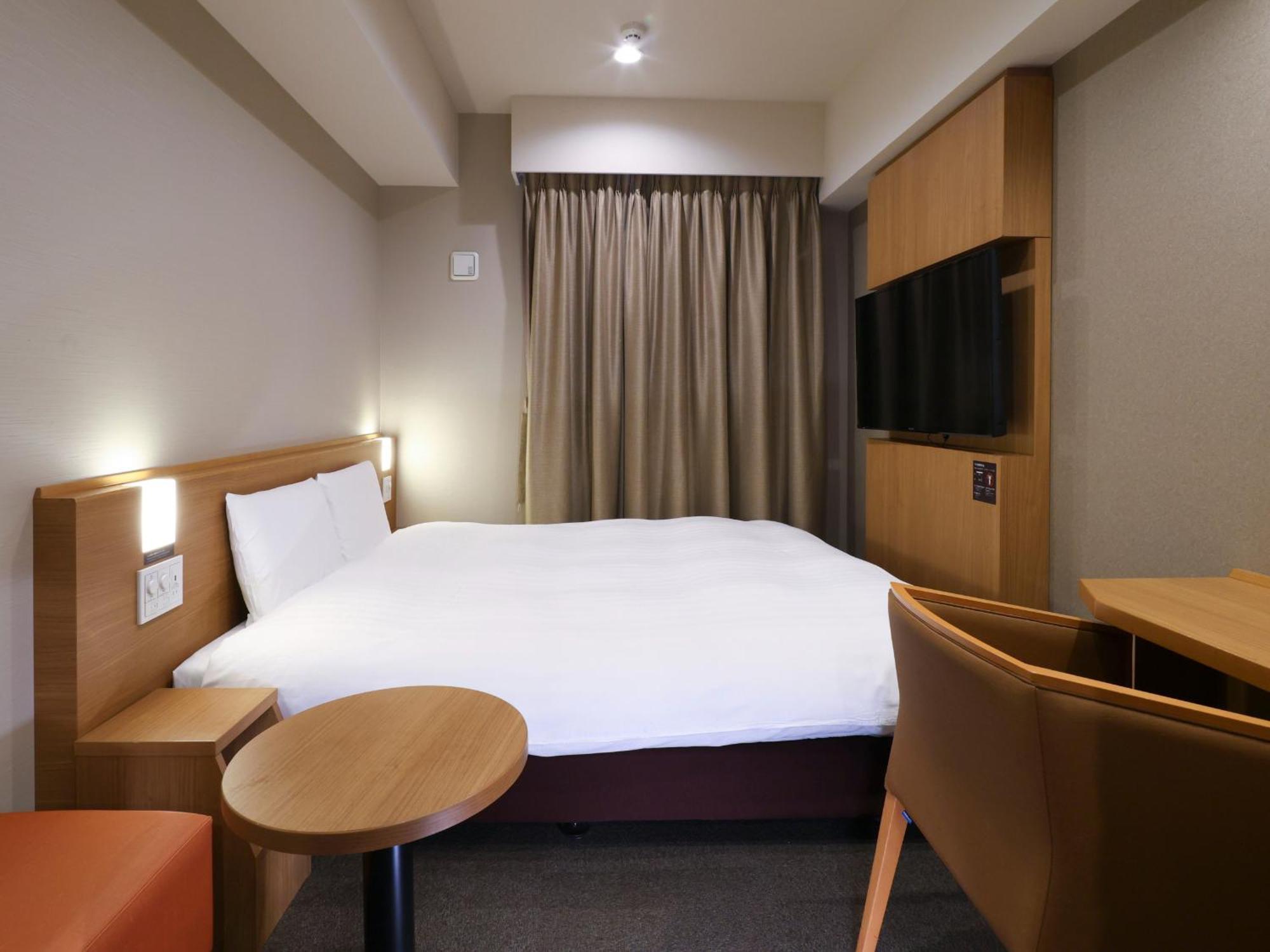 Non-Smoking Queen Room, check-in from 15:00 / check-out until 13:00 (22-hour stay)