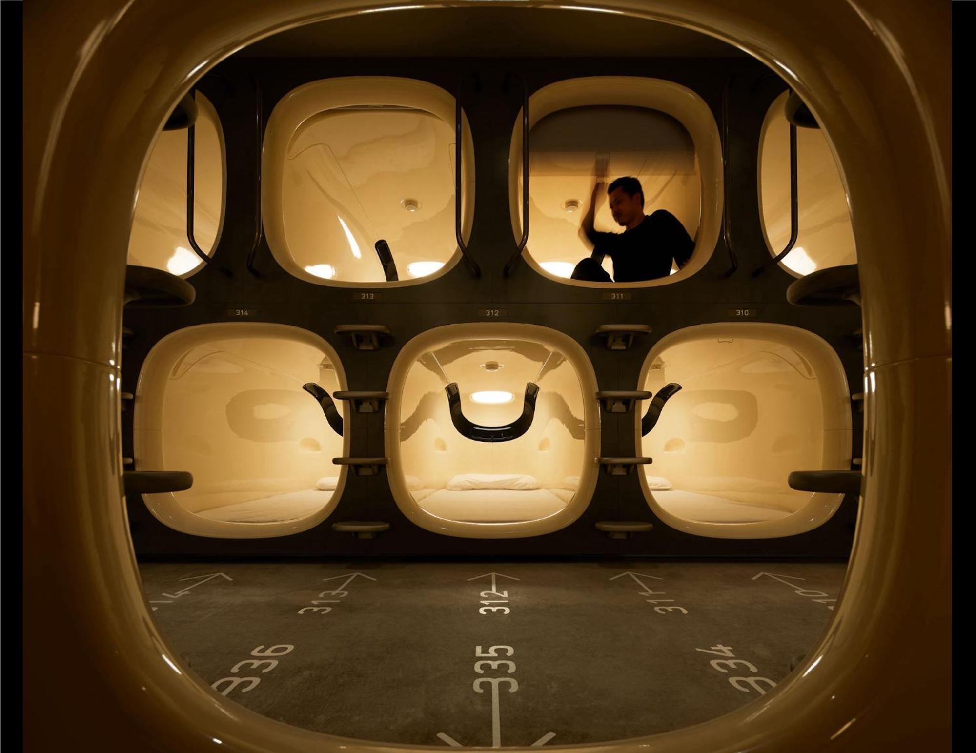 Capsule Room Female Guests Non-Smoking,977019067:JPEG