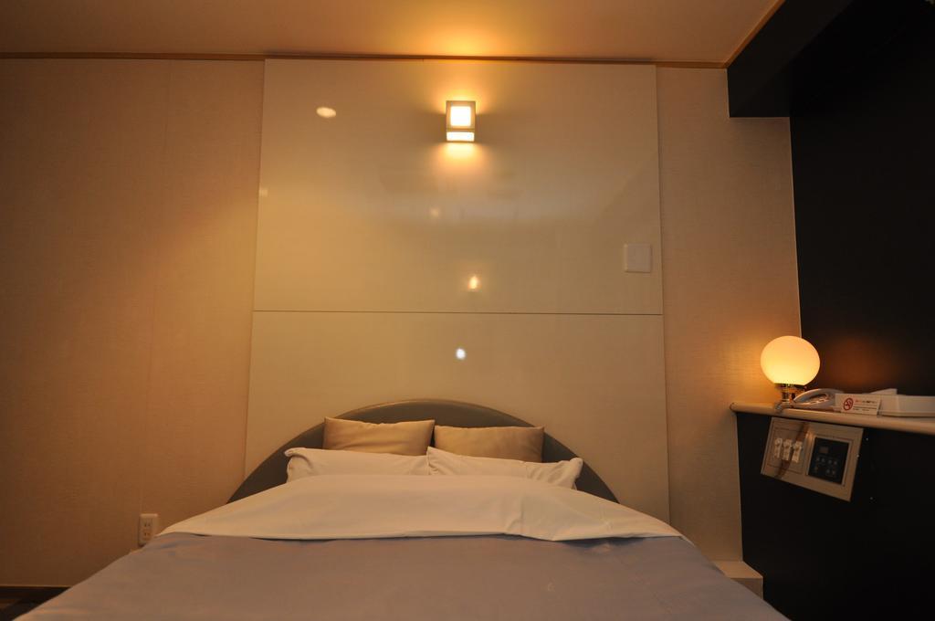 Standard Double Room Non-Smoking,152915860:JPEG