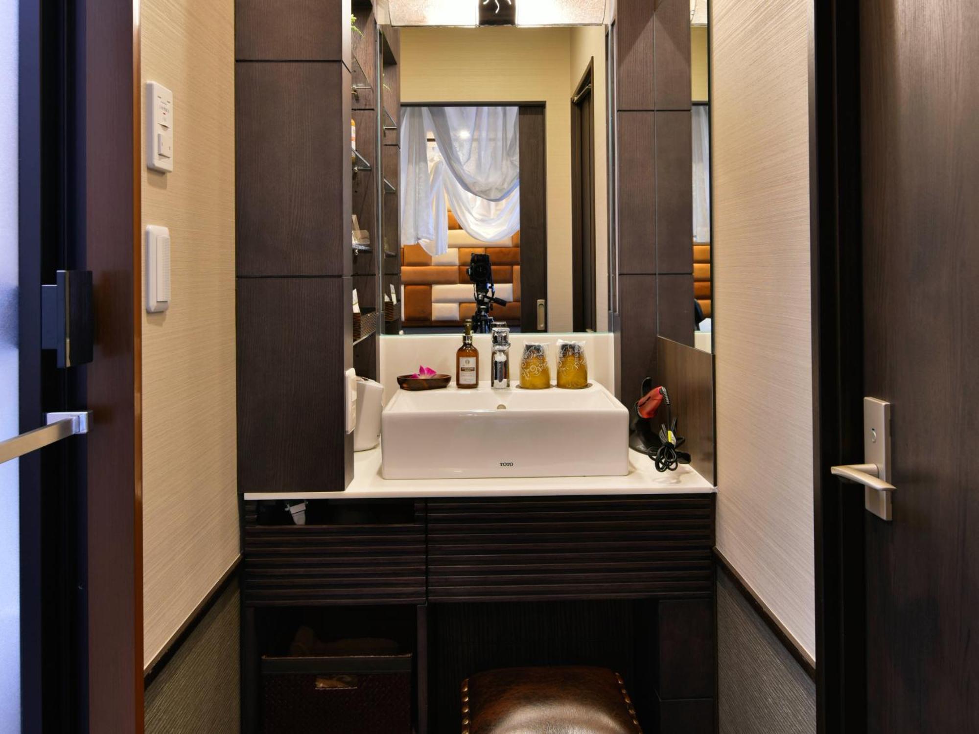 Twin Room,1648967065:JPEG