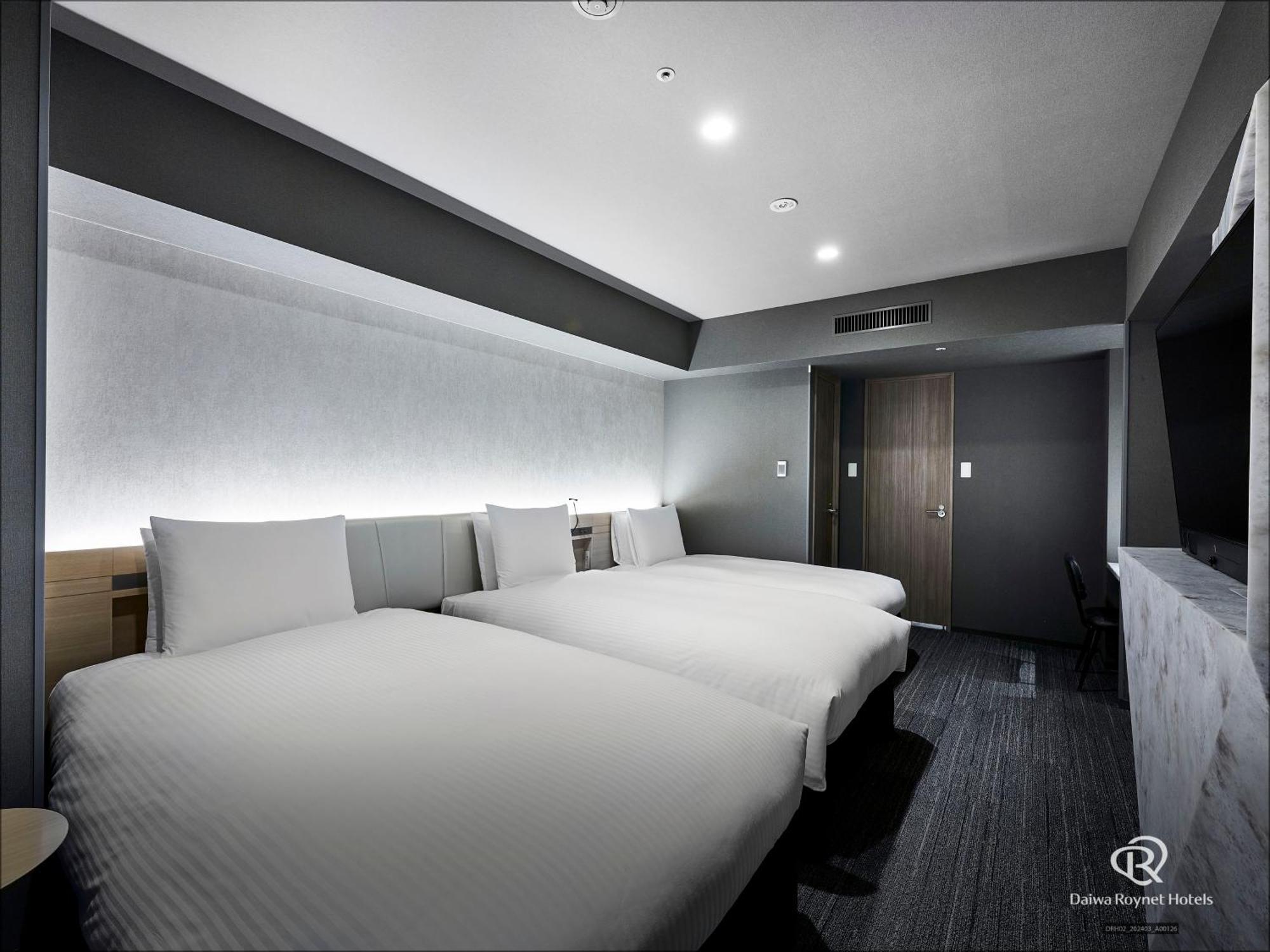 Junior Suite Non-Smoking Simmons Bed