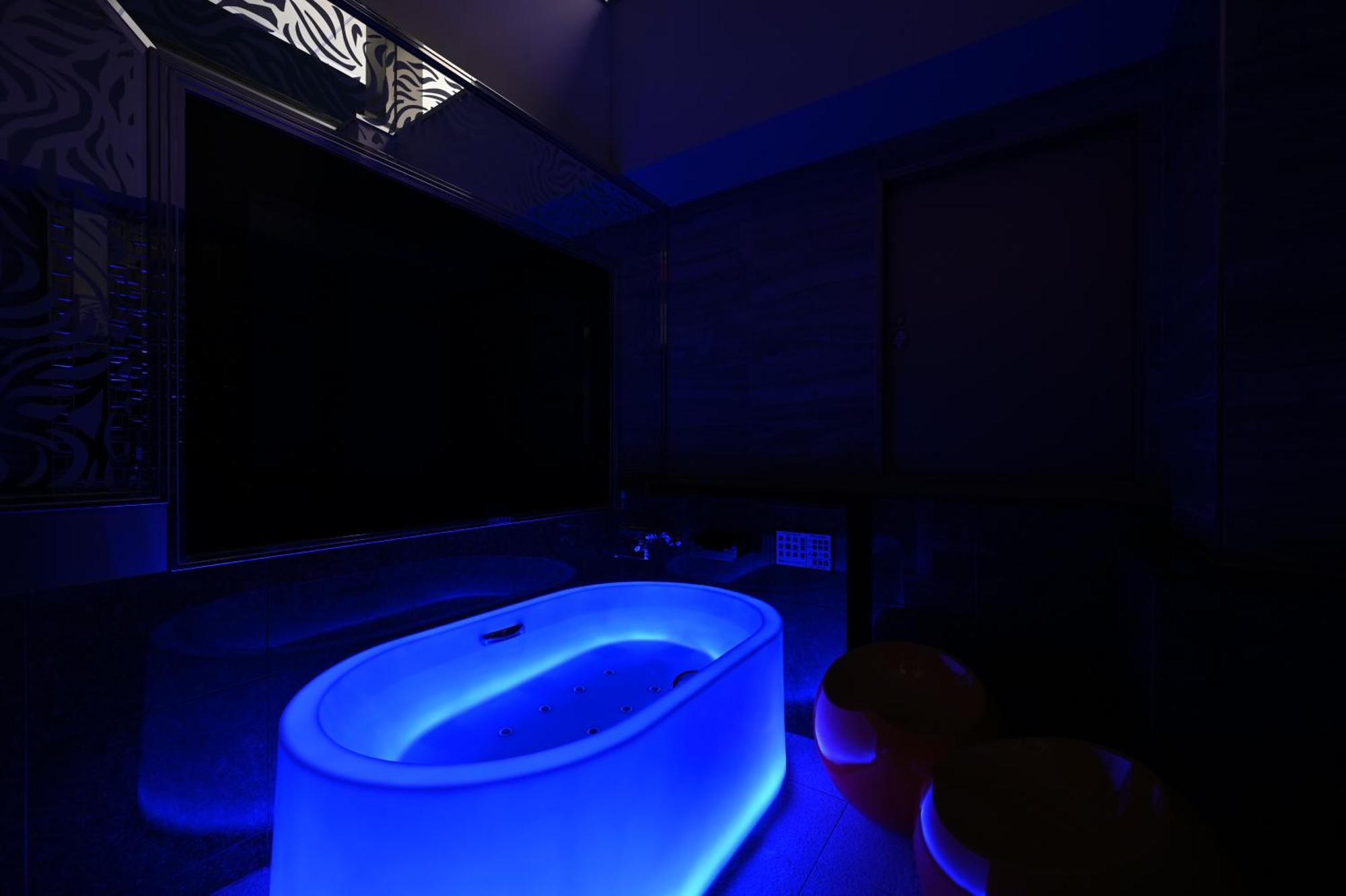 King Room Spa Bath,1610279523:JPEG