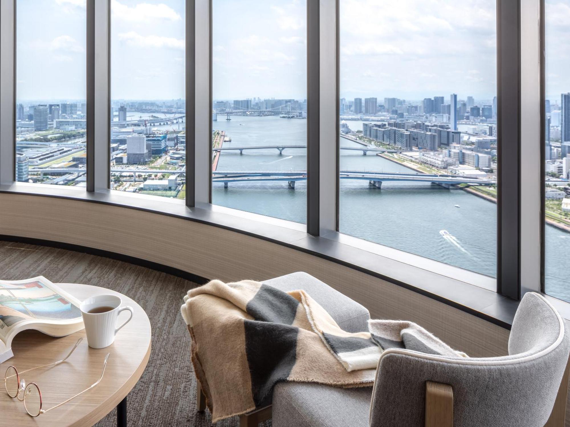 Executive Corner King Room with View Bath