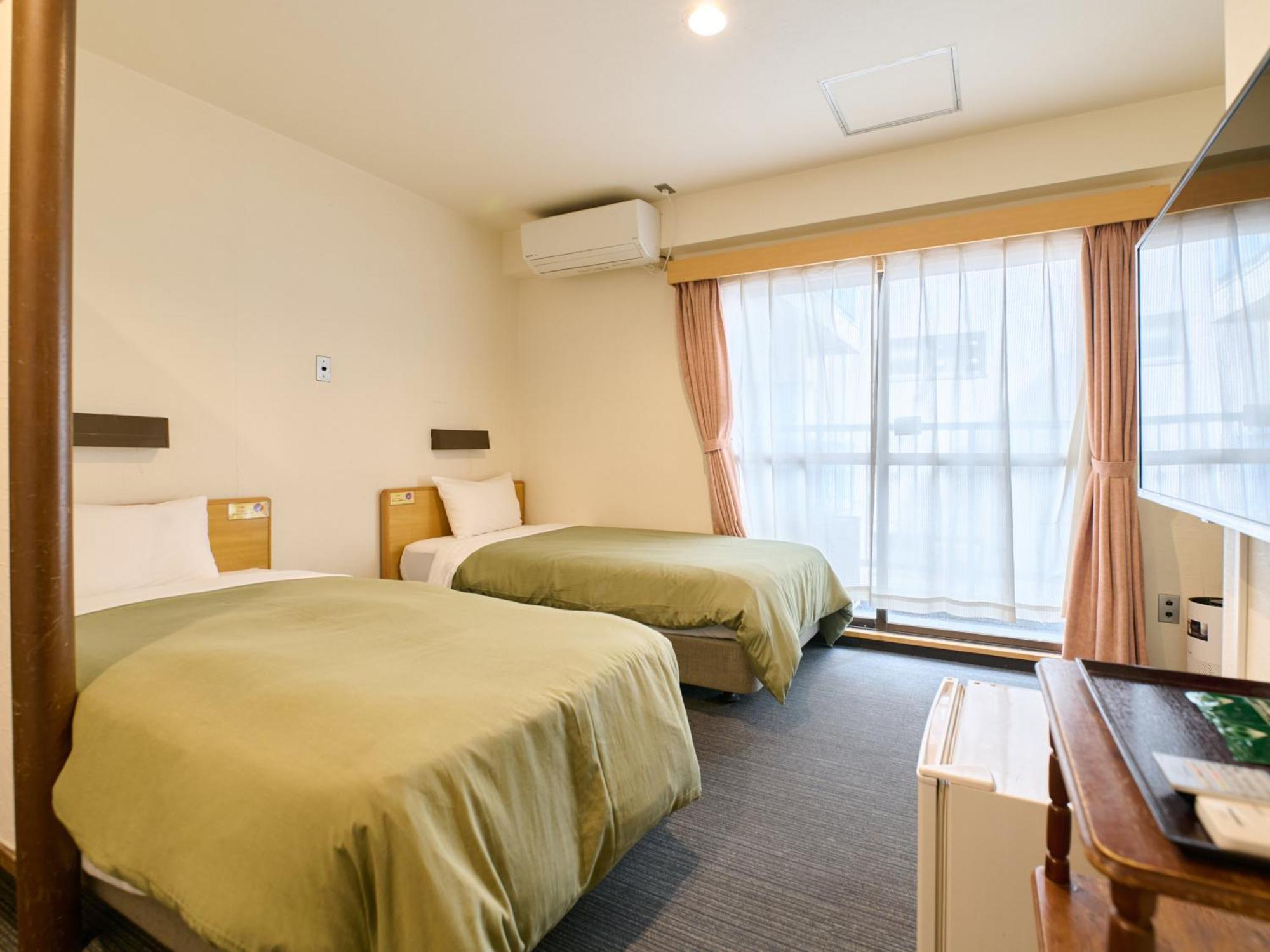Twin Room,1672606676:JPEG