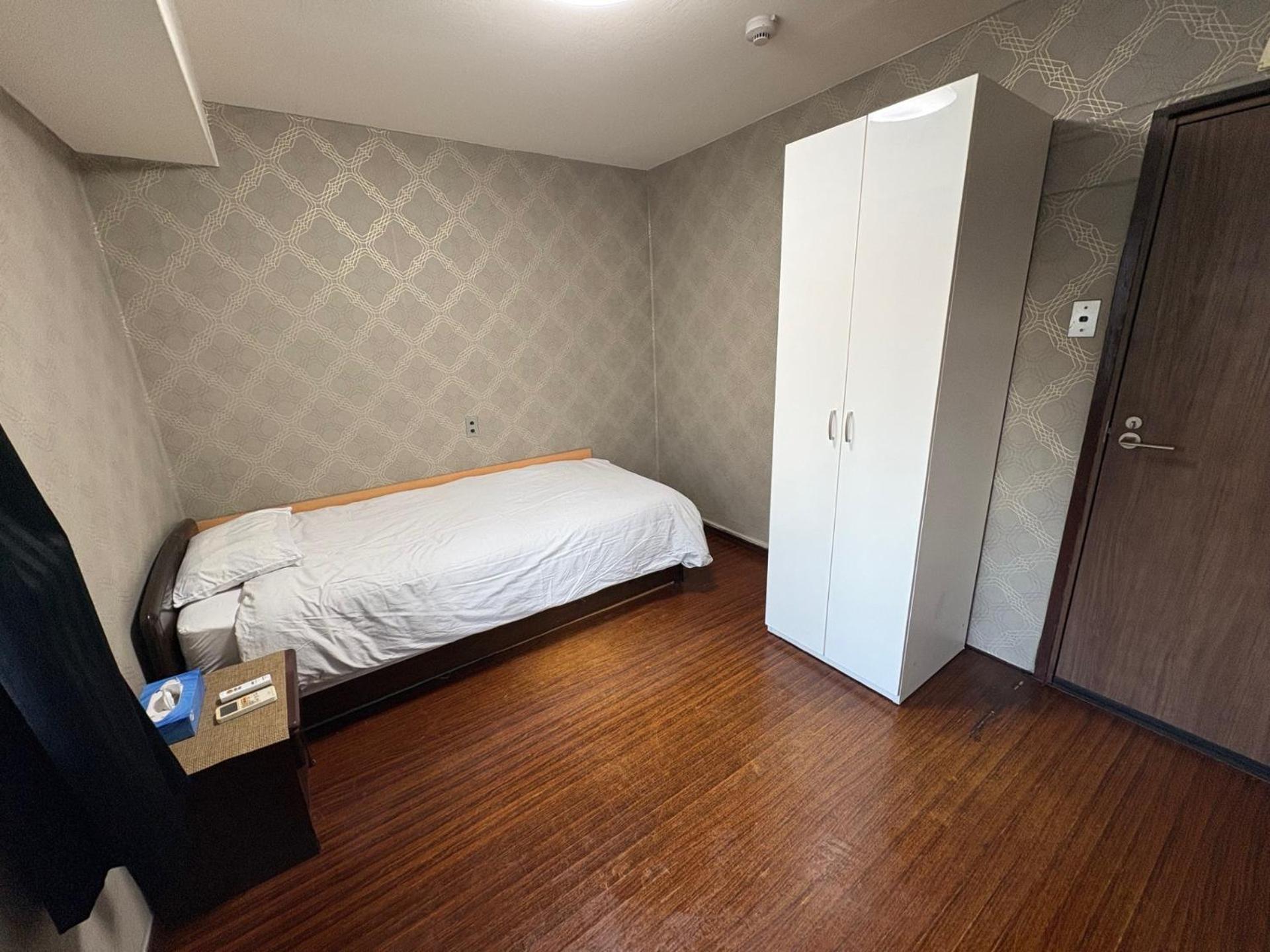 Single Room,1743350631:JPEG