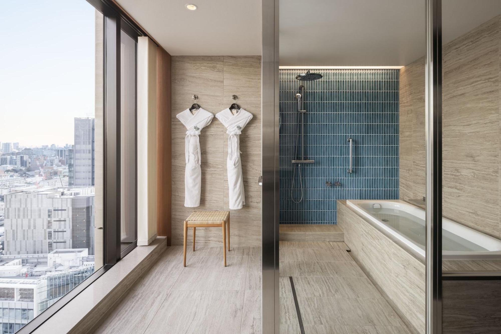 Deluxe King Room City View