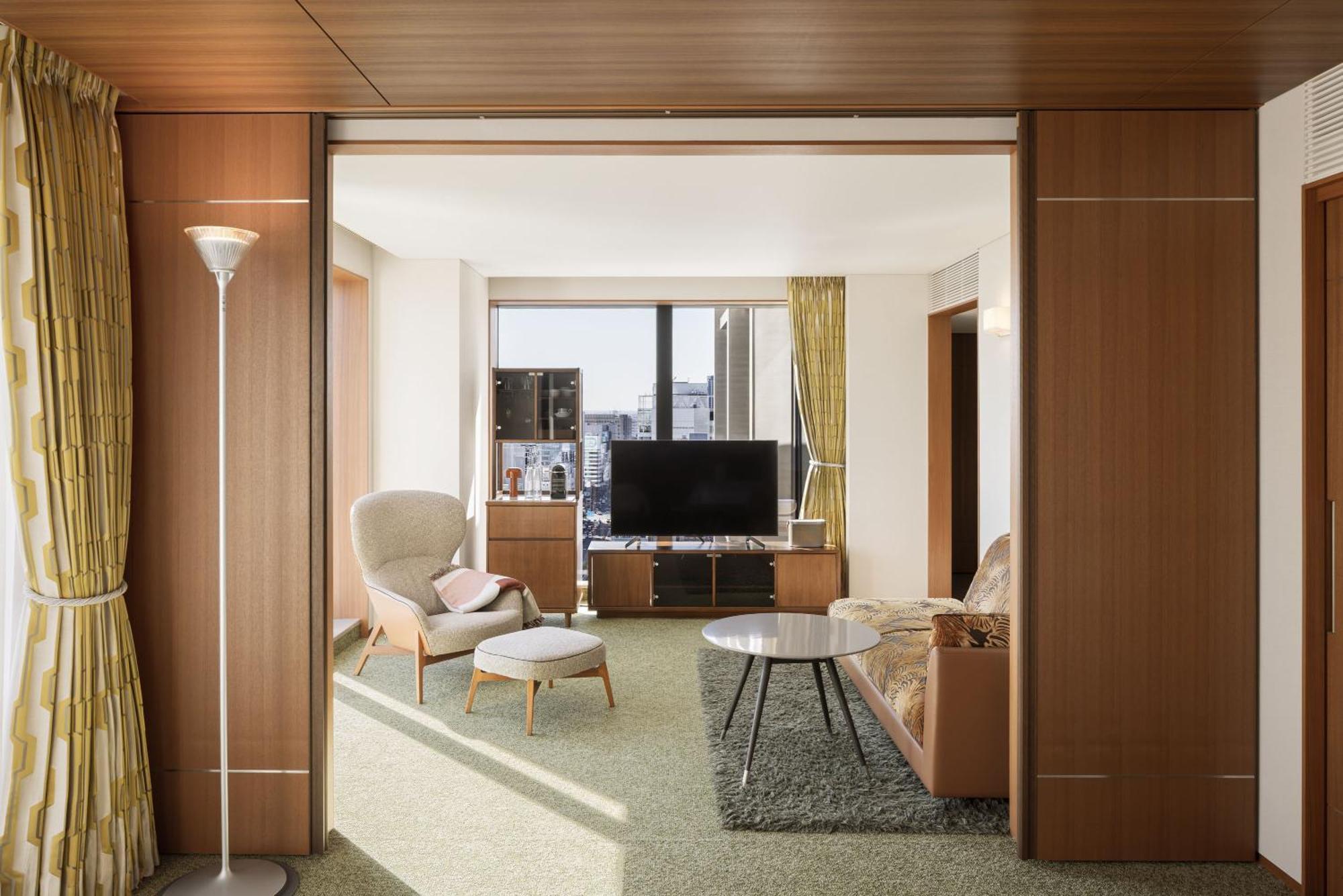 Corner Twin Suite City View