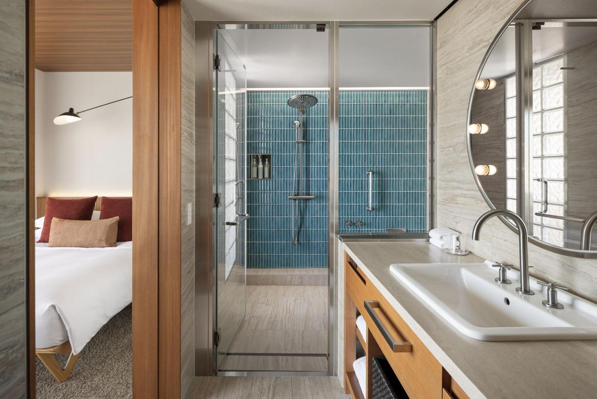 Superior Queen Room City View