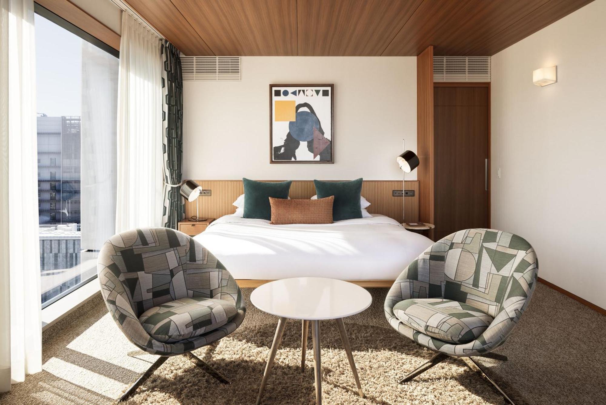 Deluxe King Room City View