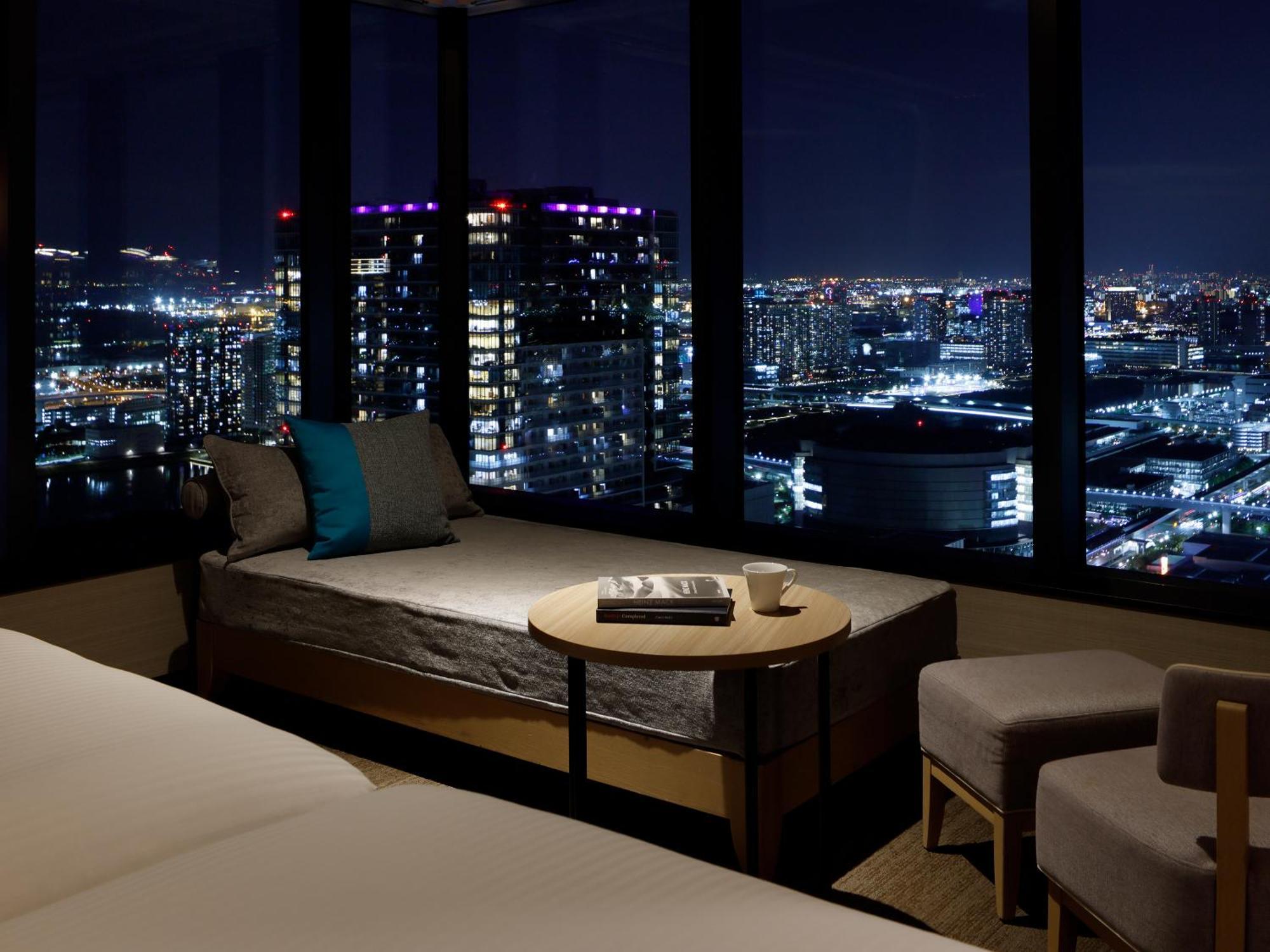 Quarto Deluxe de Canto com 2 Camas de Solteiro com Vista e Banheira