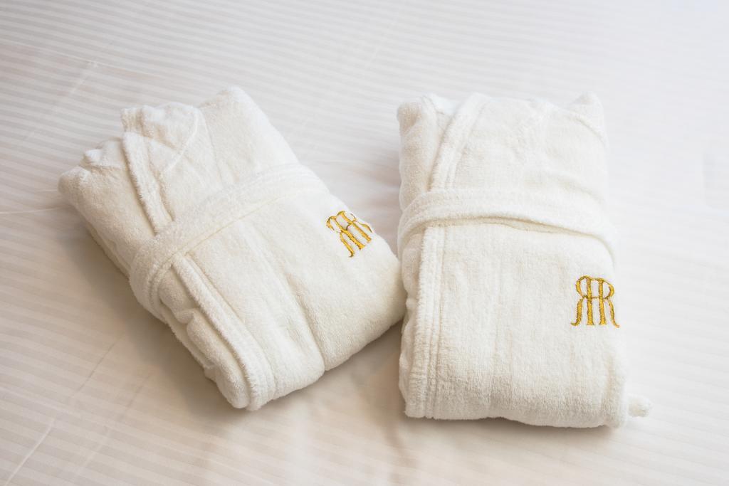 Executive Floor Junior Suite Twin Non-Smoking access to gym & pool,1213395817:JPEG