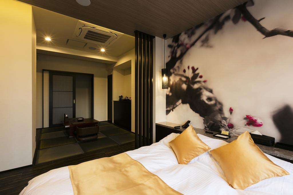 Deluxe King Suite