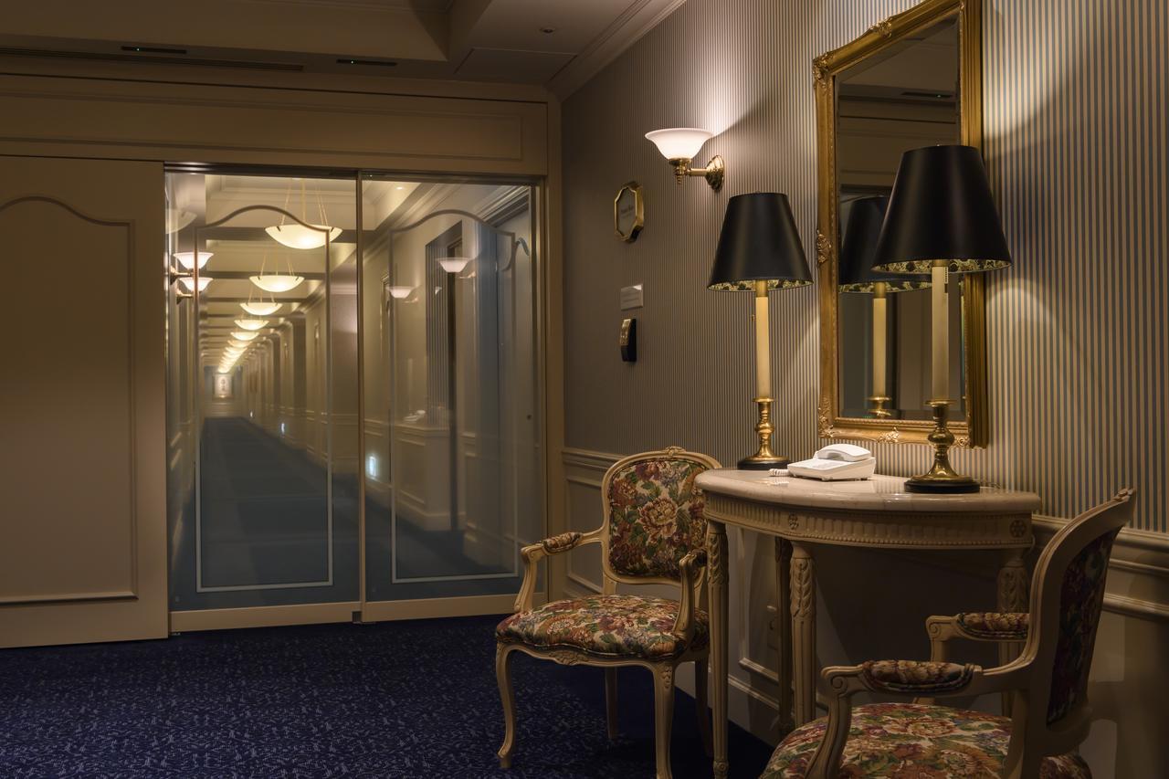 Junior Suite Double Two Extra Beds Non-Smoking Club Lounge Access,663470694:JPEG