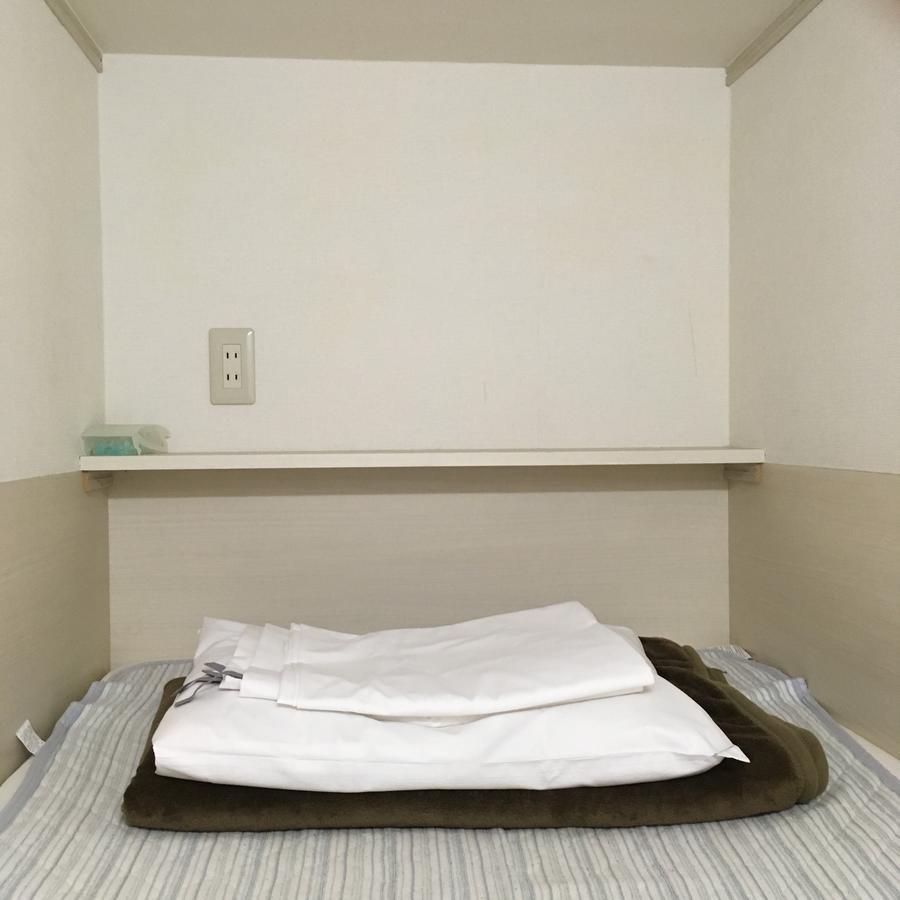Capsule Room Female Only,157052604:JPEG