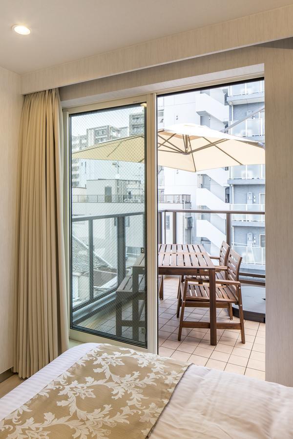 Estúdio com Terraço (3 Adultos)