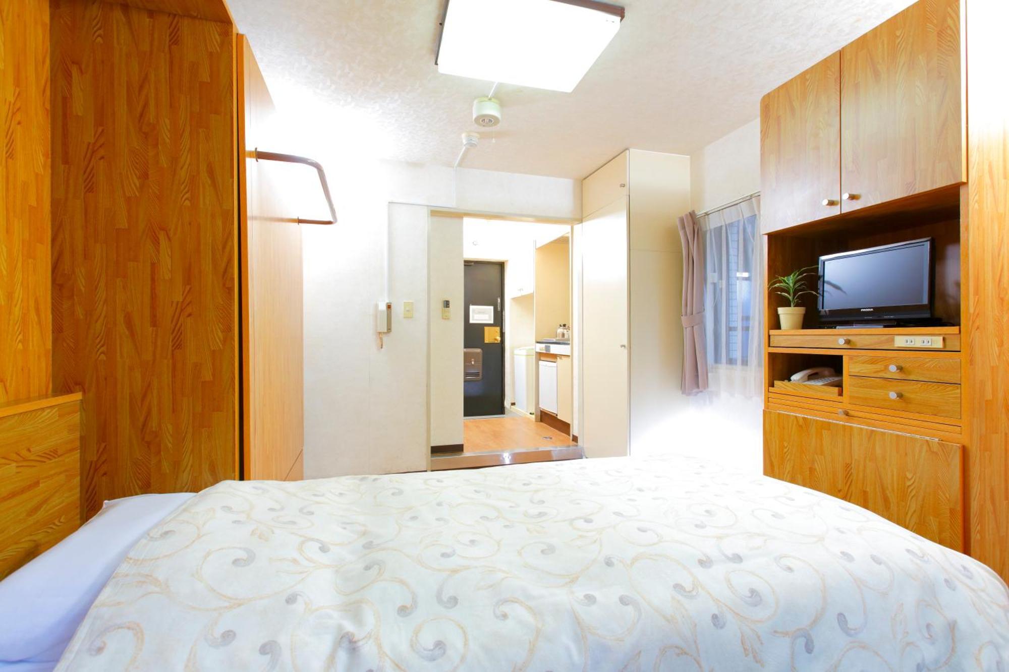 Single Room Smoking House Keeping is Optional Additional Cost,104183591:JPEG