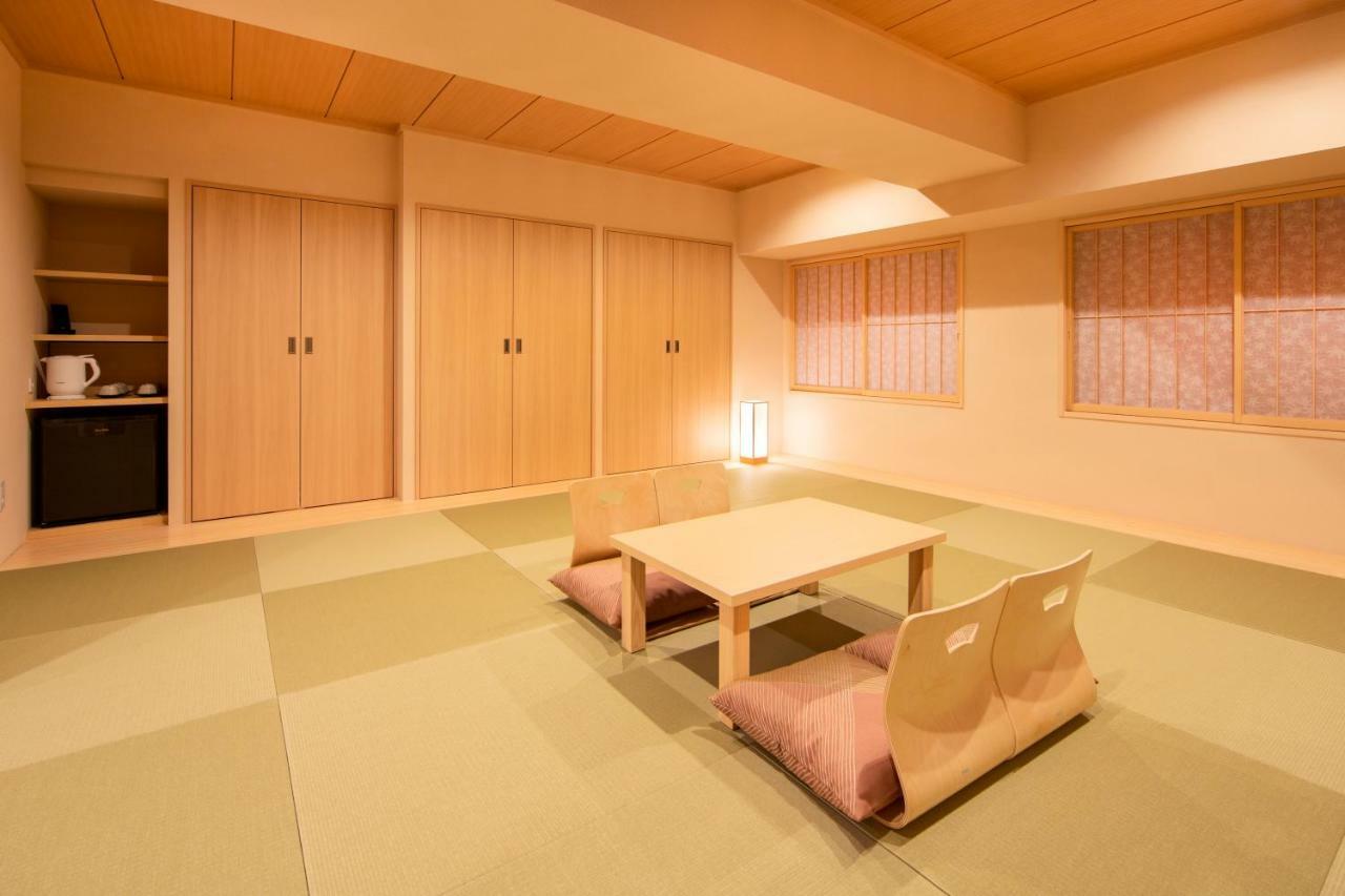 Japanese-Style Family Room (6 Adults),828344858:JPEG