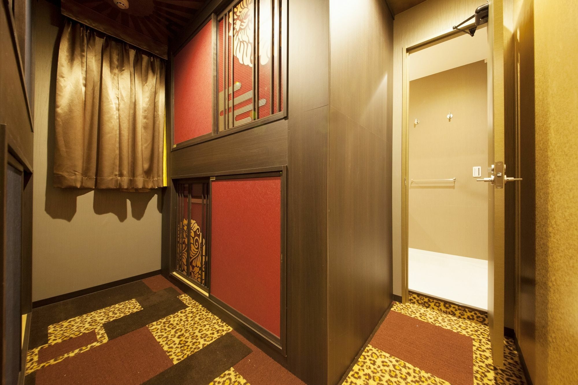 Capsule Room