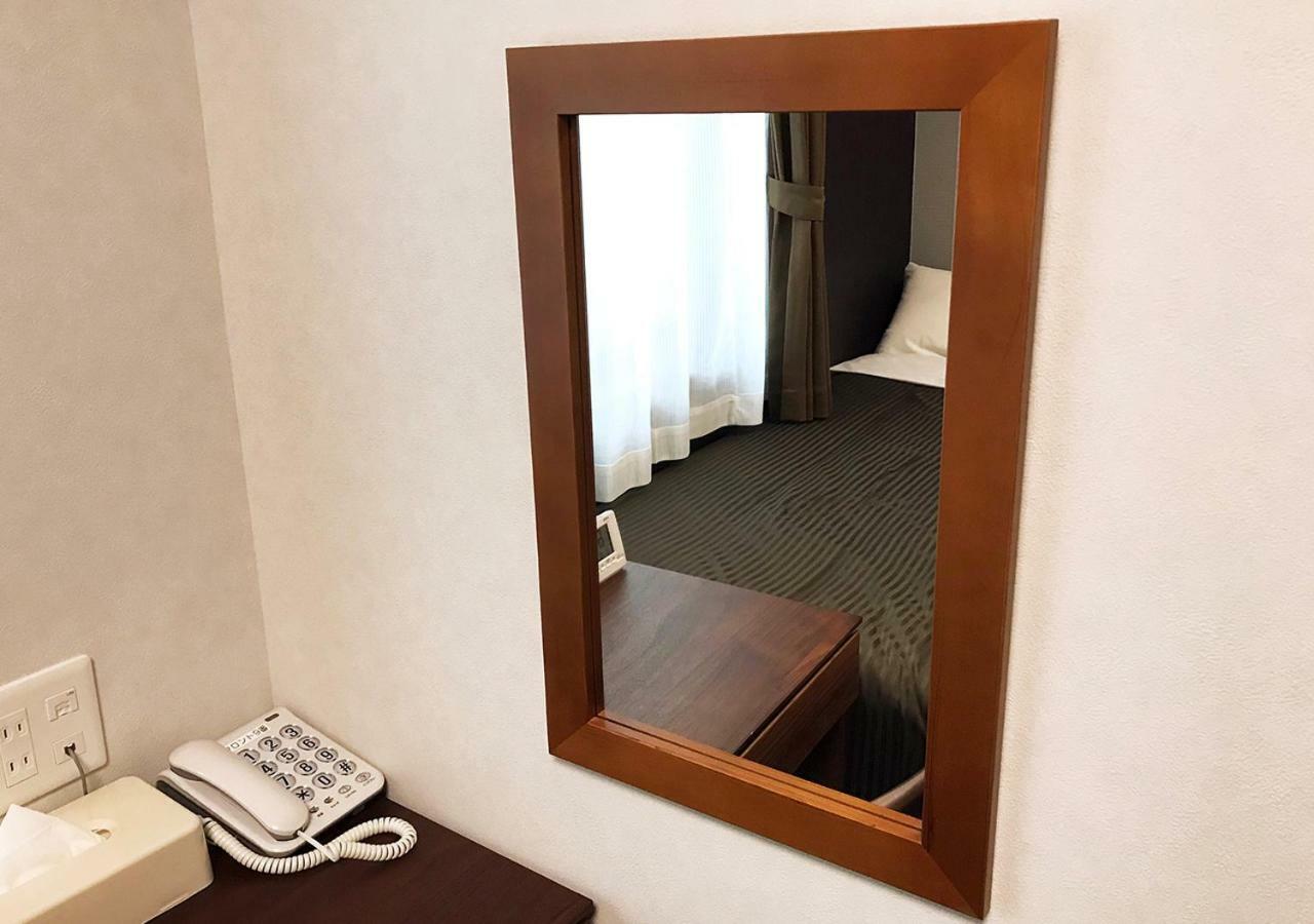 Single Room Smoking,834780206:JPEG